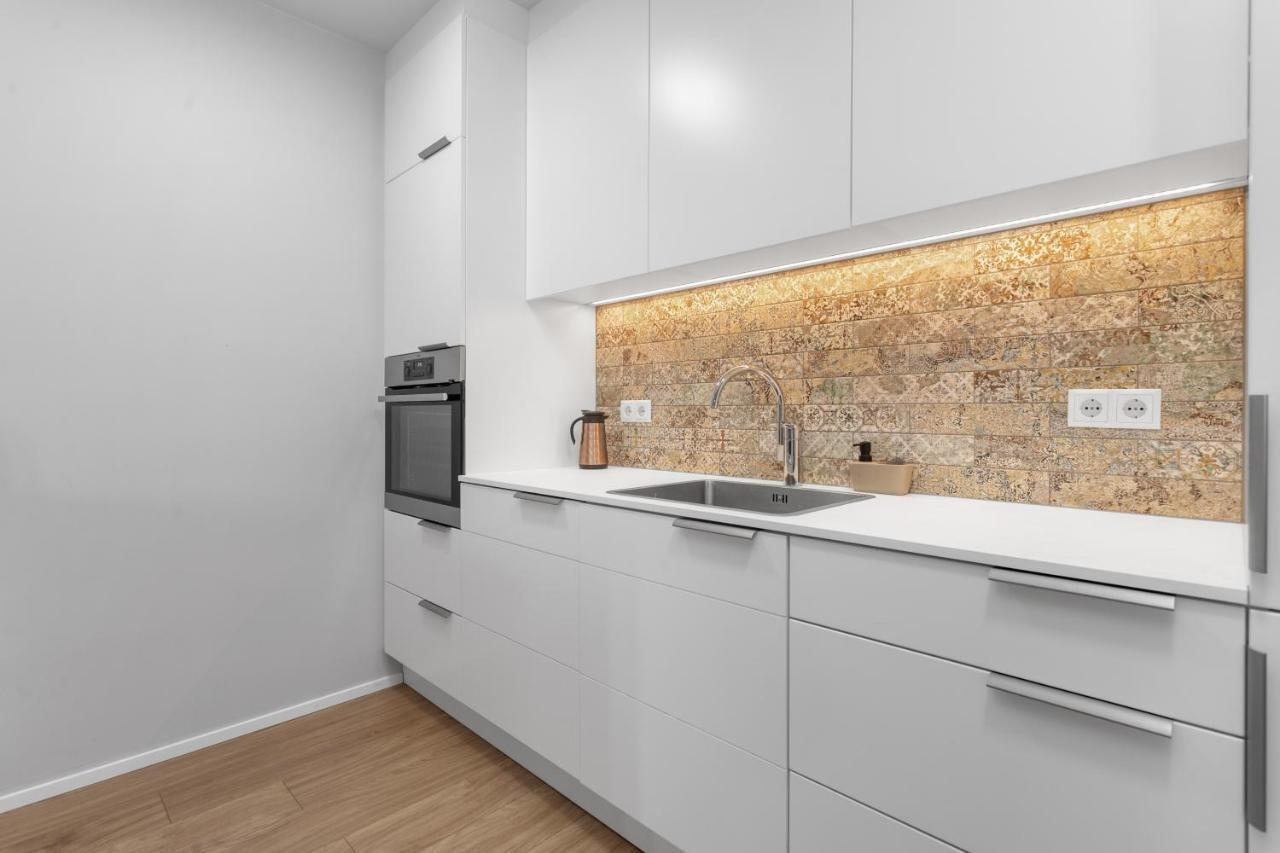 Modern 2br Flat W/ Balcony * Reiquiavique