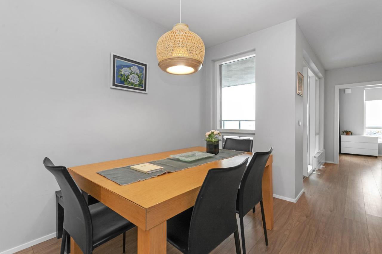Modern 2br Flat W/ Balcony Reiquiavique