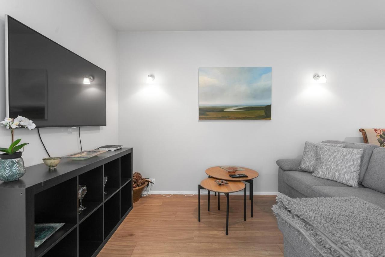Modern 2br Flat W/ Balcony Apartamento *