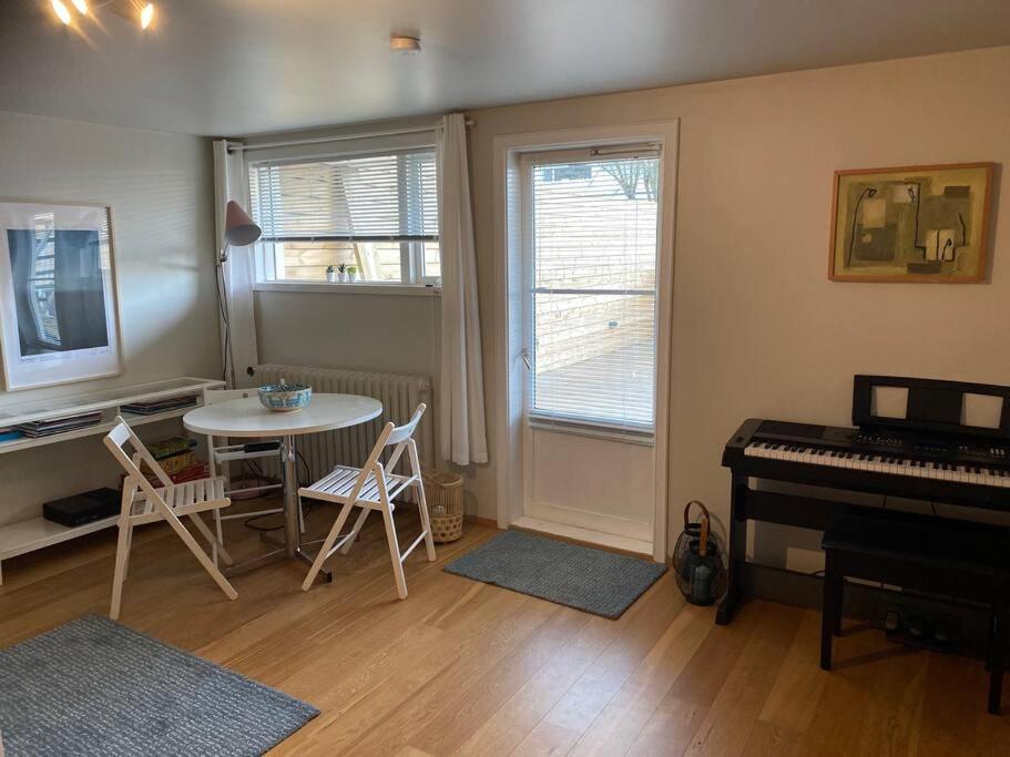 Centrally Located, Cozy W Free Prk. Appartement *