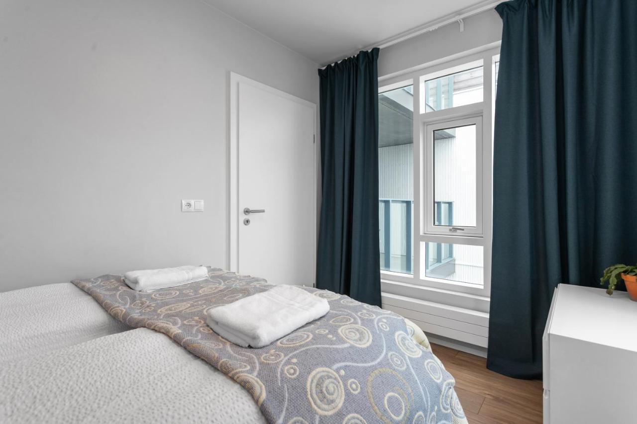 Modern 2br Flat W/ Balcony