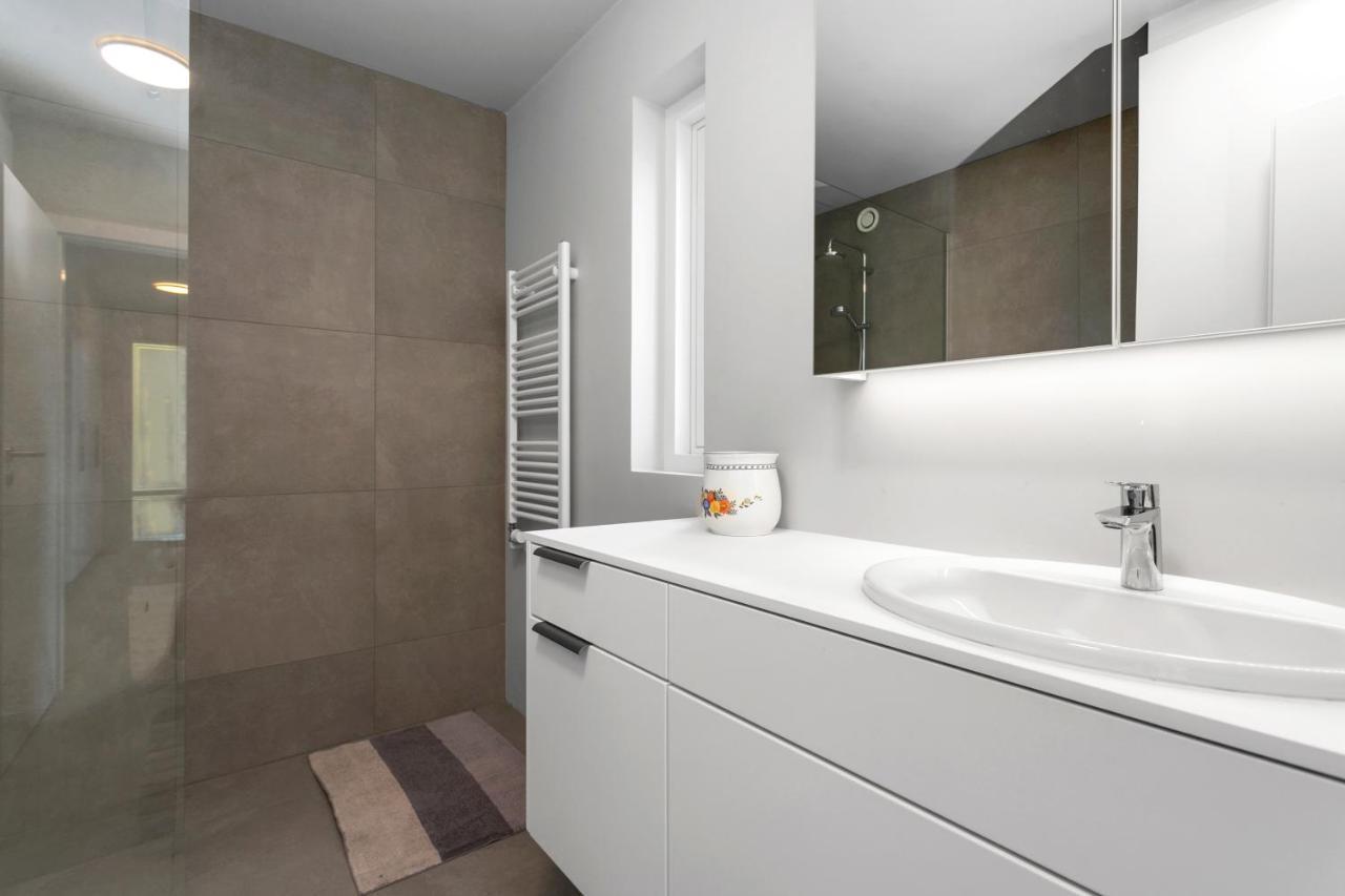 Apartamento Modern 2br Flat W/ Balcony *