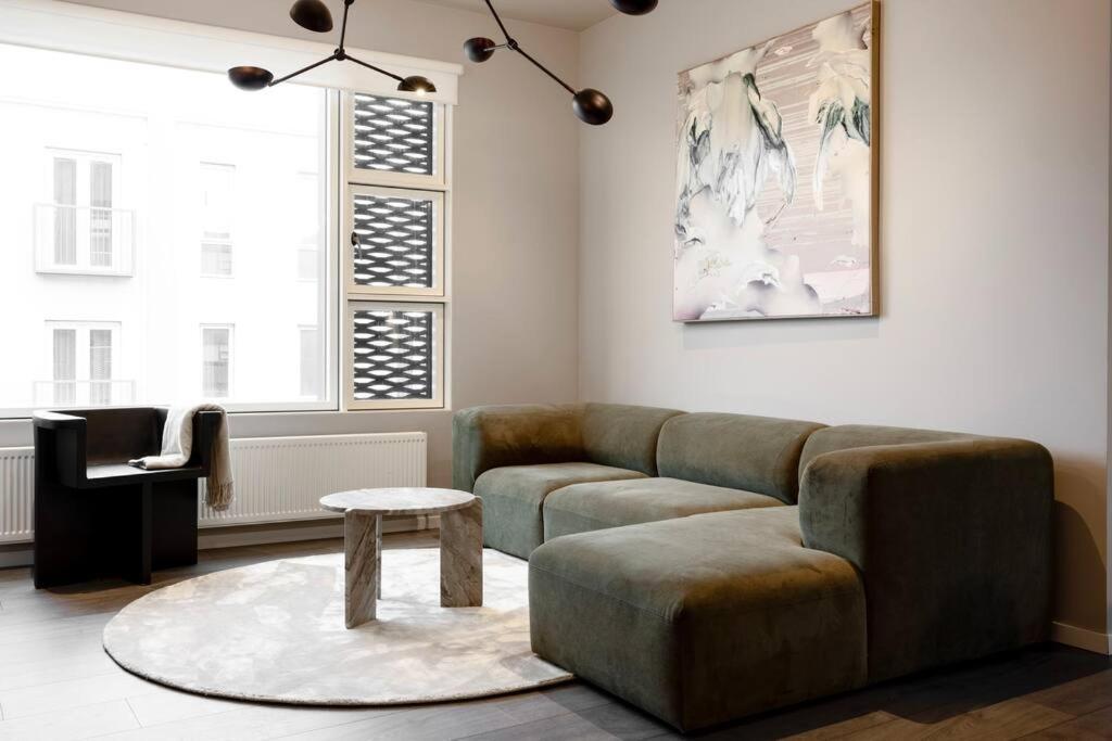 Private Lux 2br & 2ba Center With Free Parking *