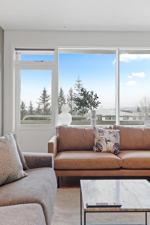 Apartment Icelands Biggest Mall At 8 Minute Walk - Free Parking