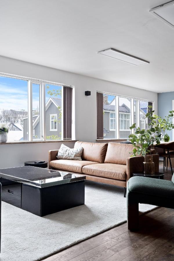 Down Town Rvk Shopping Street Living Apartment