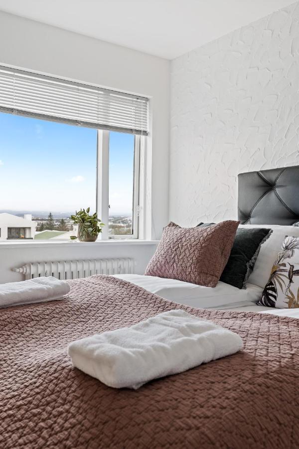 Apartment Icelands Biggest Mall At 8 Minute Walk - Free Parking *