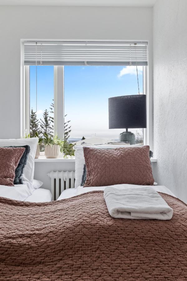 Icelands Biggest Mall At 8 Minute Walk - Free Parking Apartment