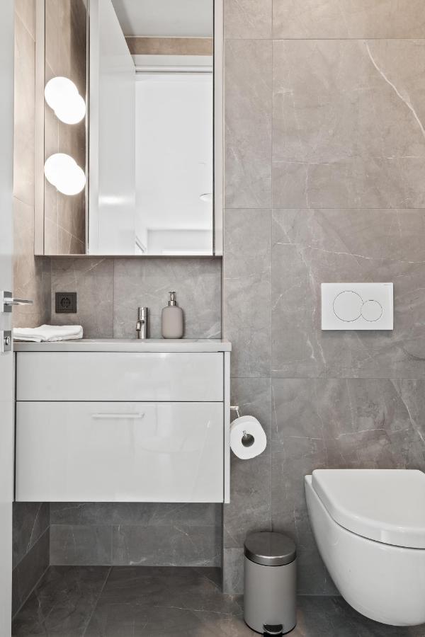 Cozy Lux 2Br & 2Ba City Center With Free Parking Apartment *