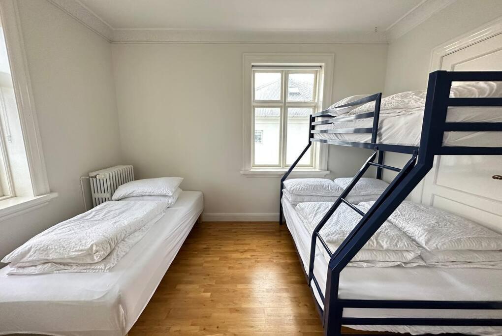 Beautiful 2 Bedroom Downtown
