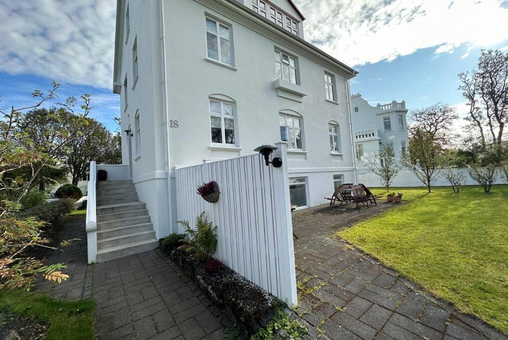 Apartment Beautiful 2 Bedroom Downtown Reykjavik