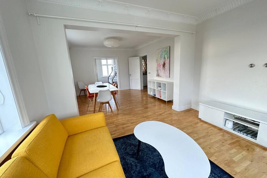Appartement Beautiful 2 Bedroom Downtown