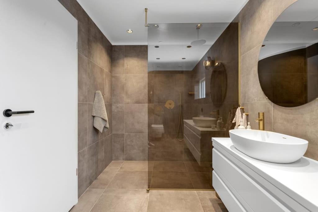 A Modern And Stylish Furnished House In *