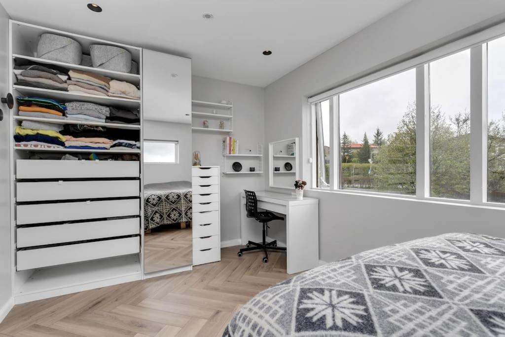 A Modern And Stylish Furnished House In Villa Reykjavik