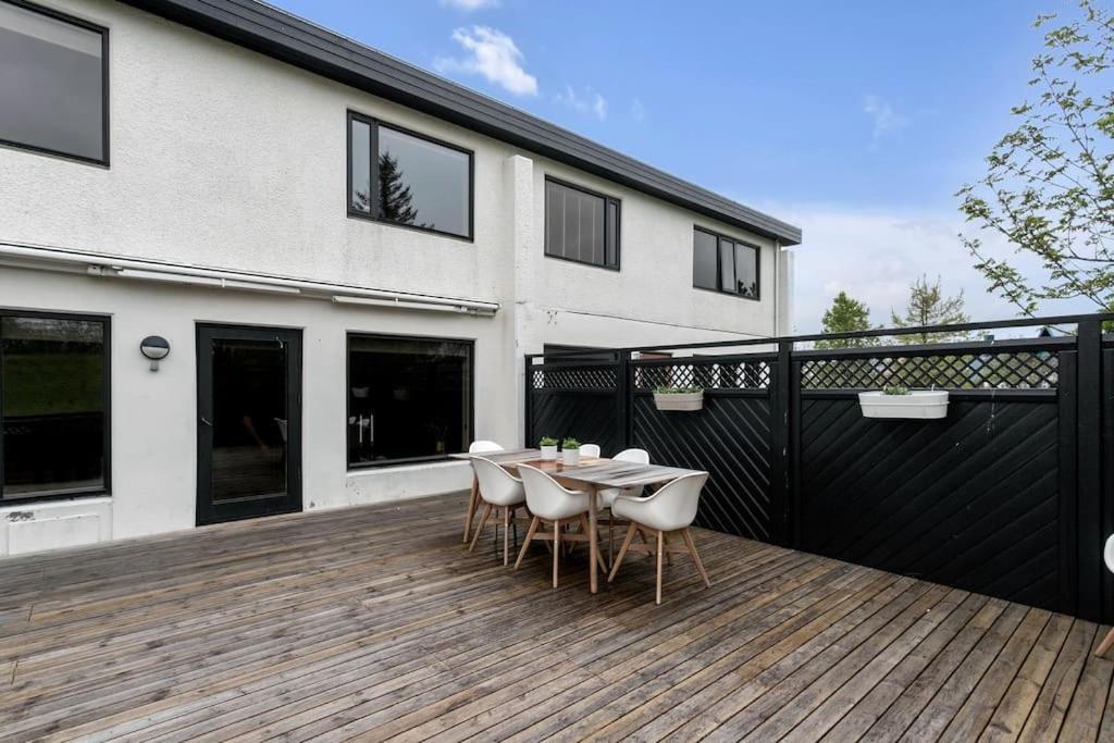 Villa A Modern And Stylish Furnished House In Reykjavik