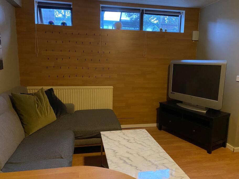 A Cozy One-bedroom Basement In Rvk Suburbs Apartment Reykjavík