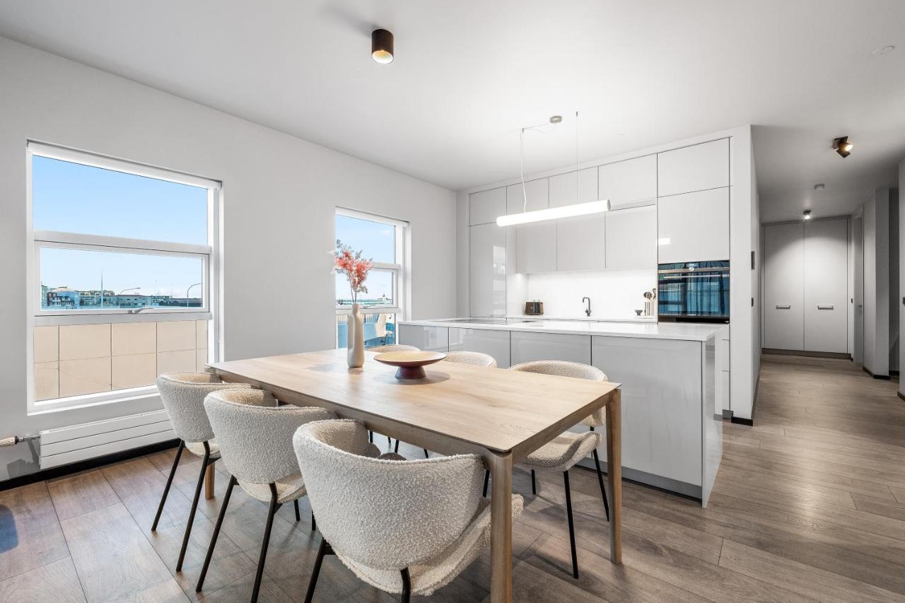 Harbour Lux 3br & 2ba In The Heart Of The With Free Parking Apartment