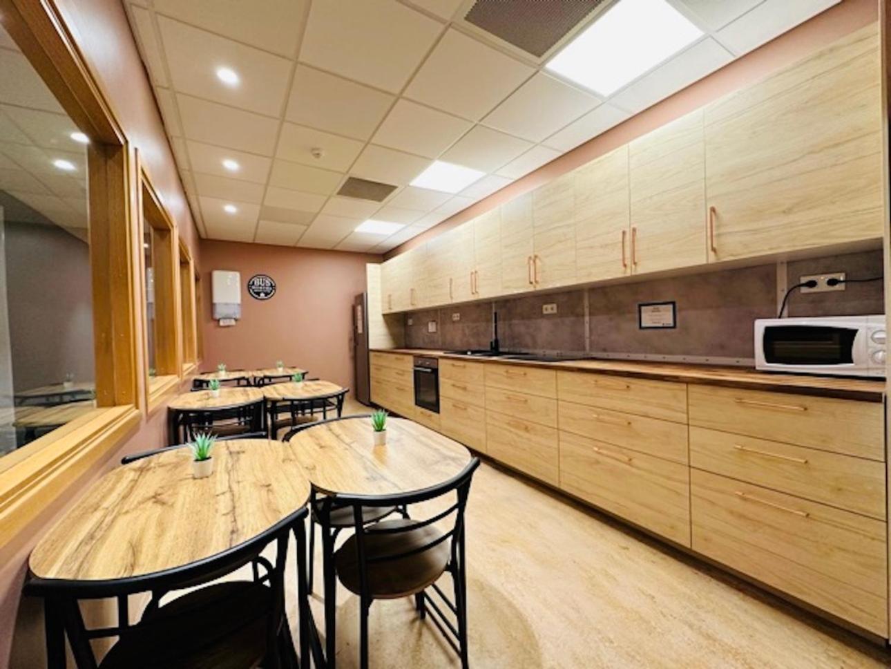 Bus Hostel *