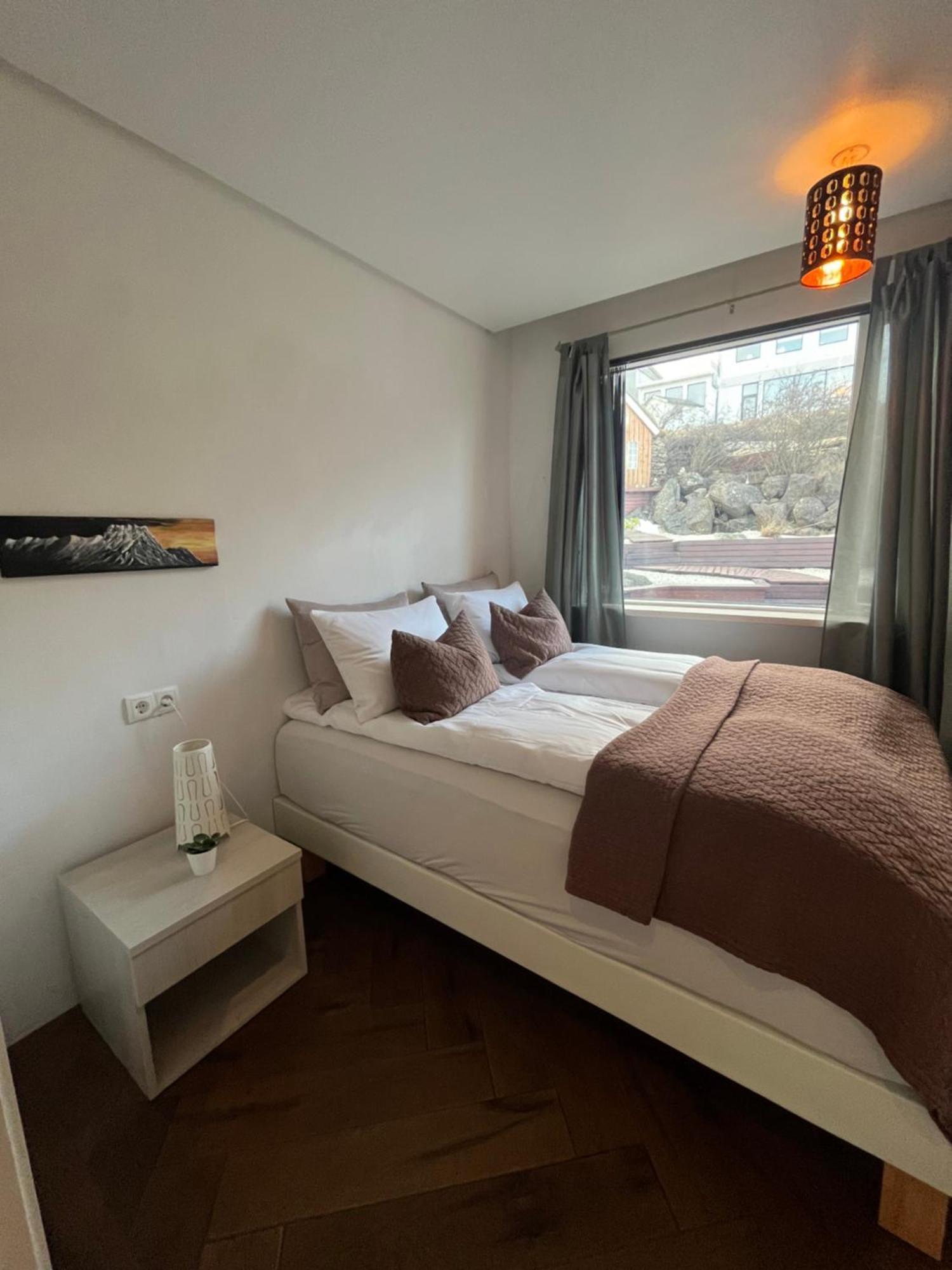 Iceland Sjf Villa, Hot Tub & Outdoor Sauna Amazing Mountains And View Over