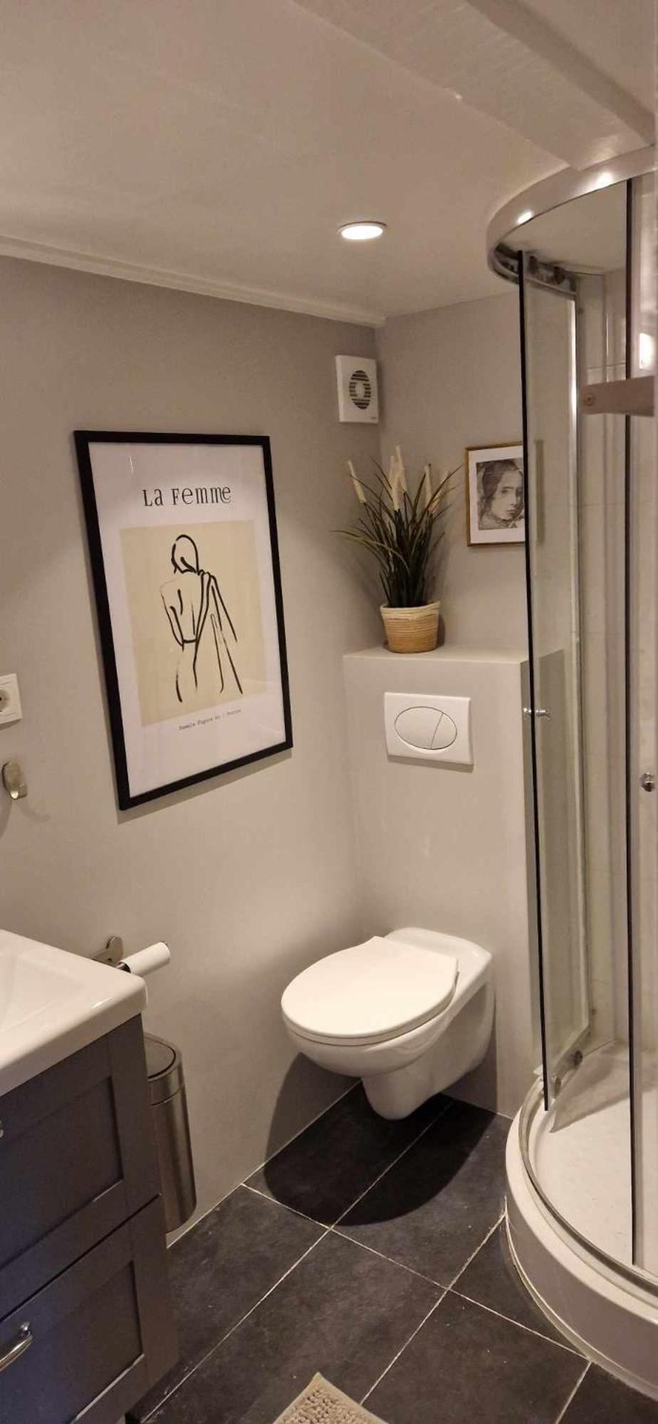 Charming In Old Town - Great Location Apartment *