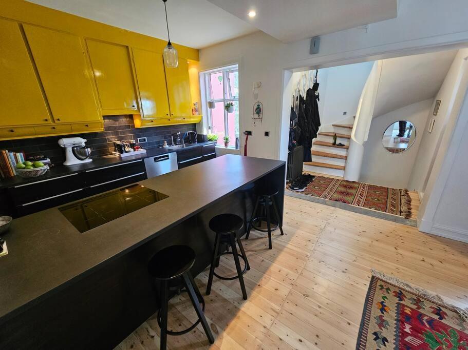 Sunny 2br In Downtown Appartement *