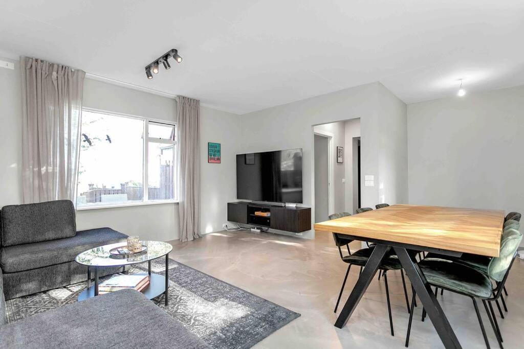 Apartment Bright And Beautiful House