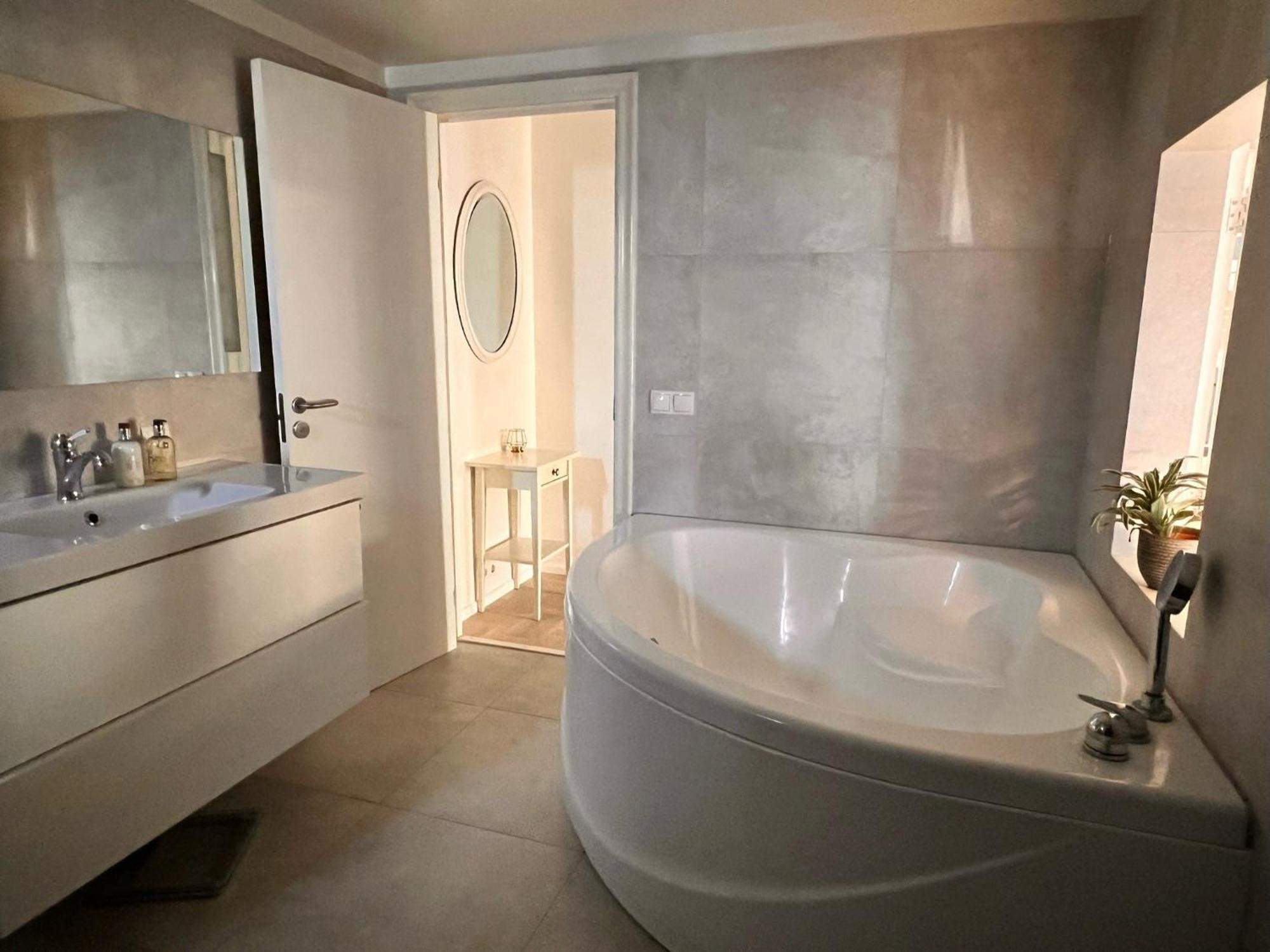 Appartement Casa Disa - A Boutique In City's Park And Botanical Garden In Laugardalur, Hot-spring-valley