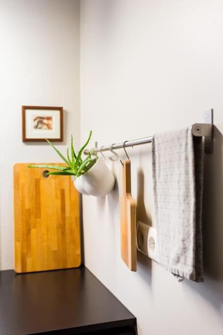 Center Base In A Prime Location In Apartment *