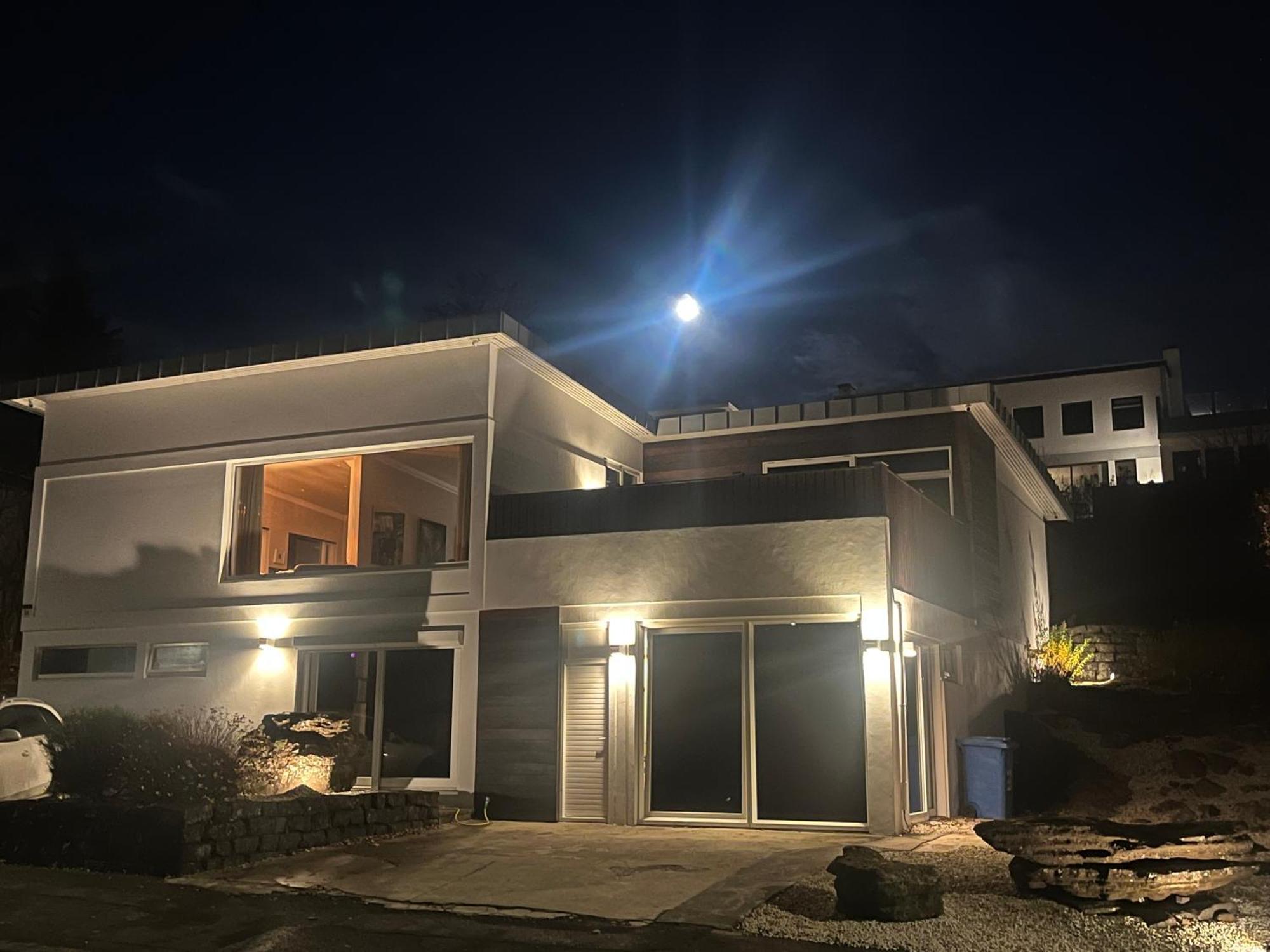 Iceland Sjf Villa, Hot Tub & Outdoor Sauna Amazing Mountains And View Over Reykjavik