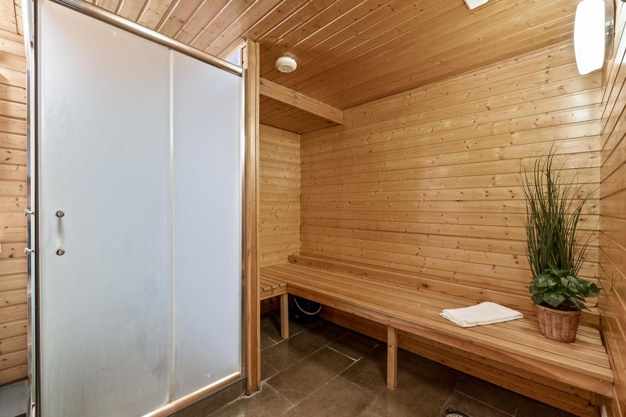 Massive In Downtown With A Sauna Vakantiehuis Reykjavík