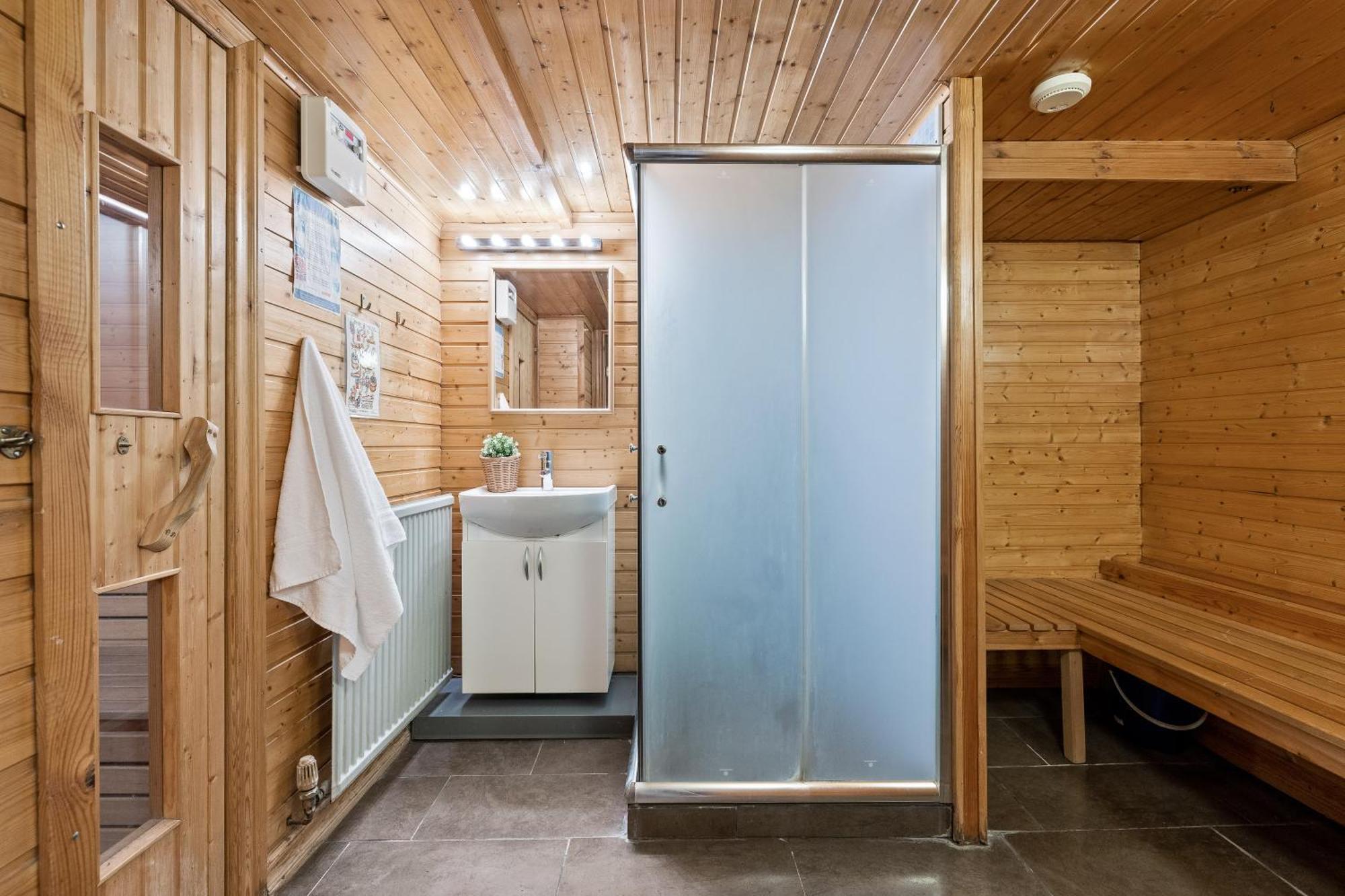 Vakantiehuis Massive In Downtown With A Sauna *