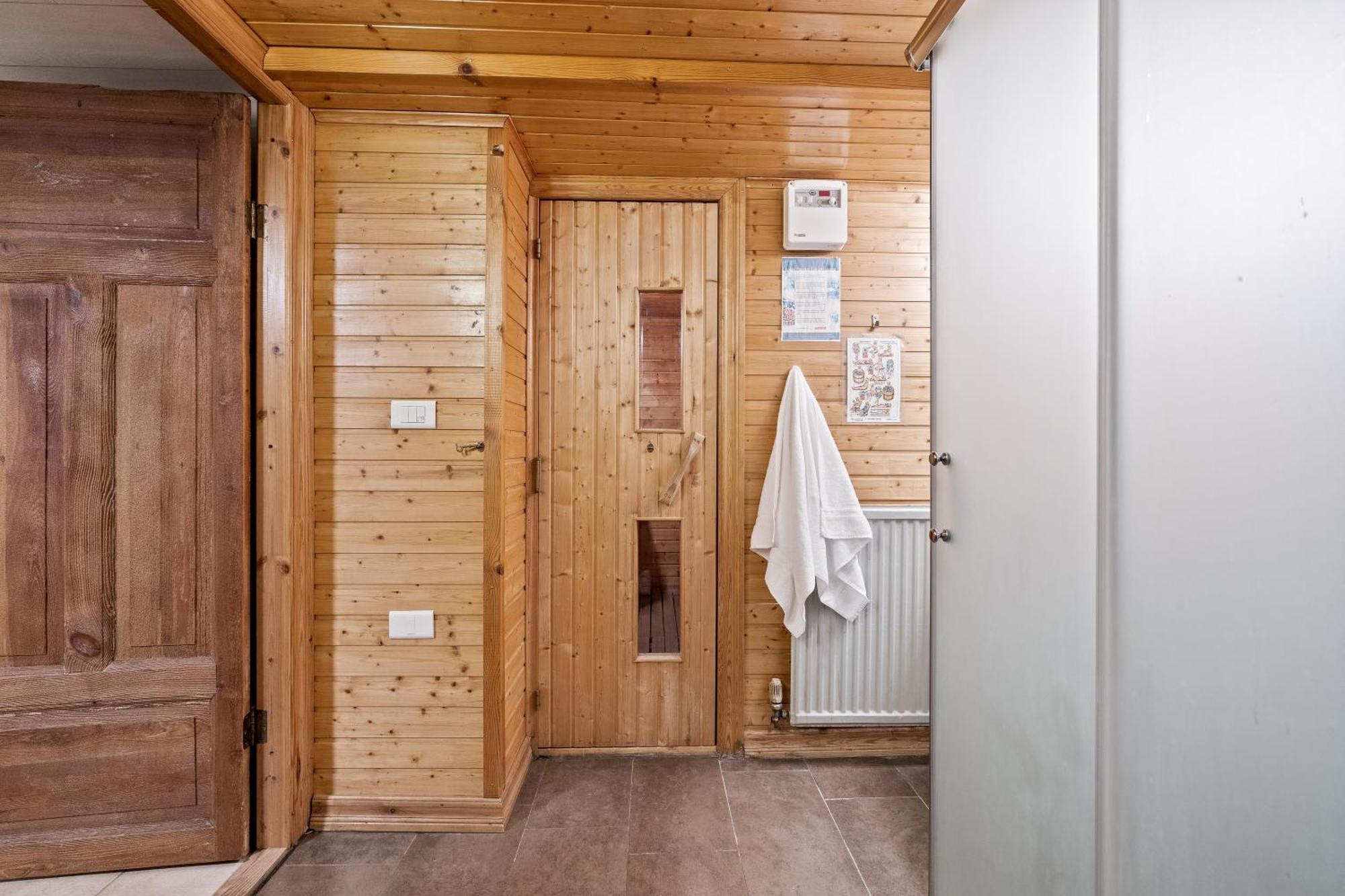 Massive In Downtown With A Sauna * Reykjavík