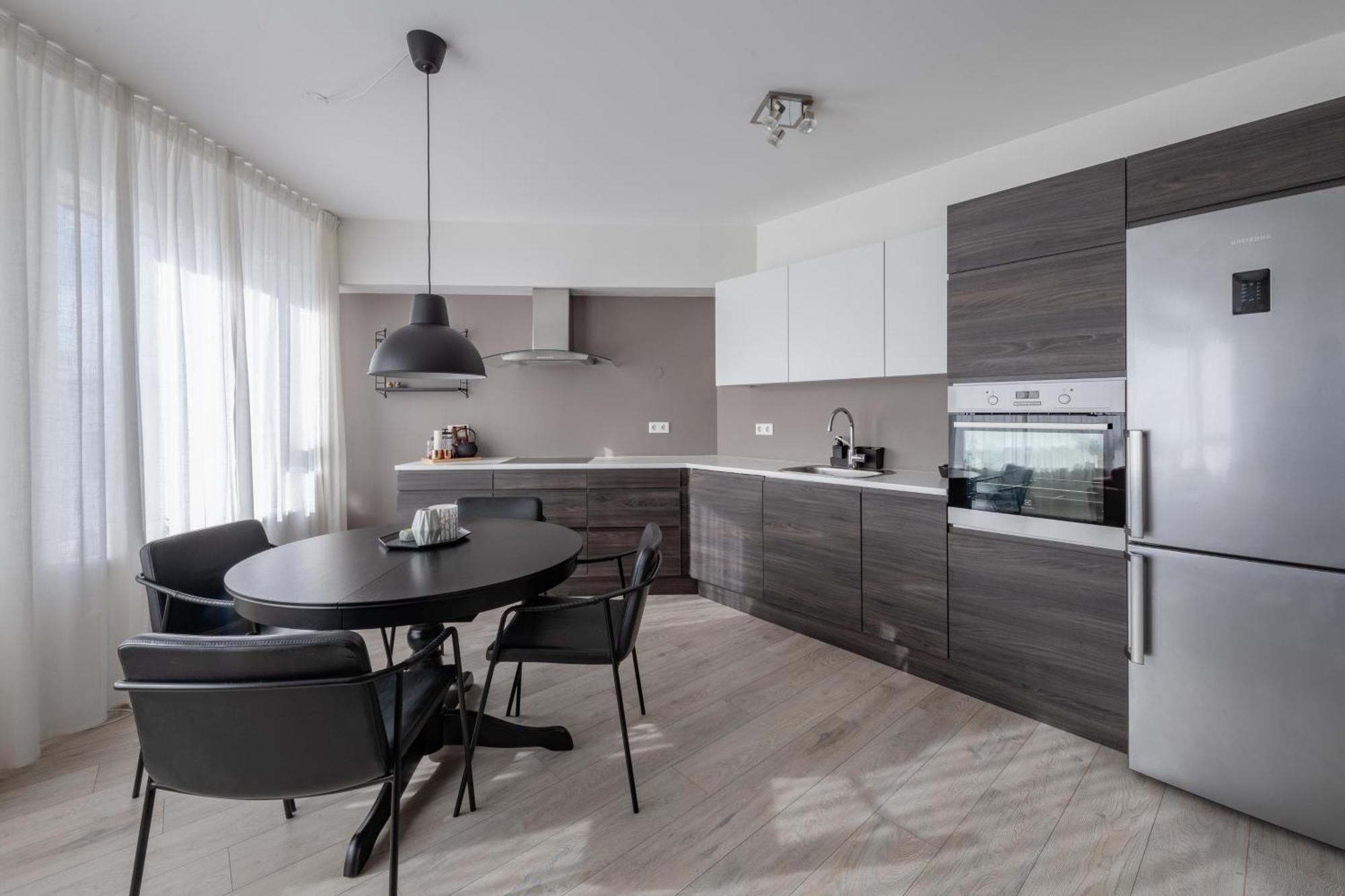 Apartment Lovely Modern 1-bedroom Apartment, Free Parking *