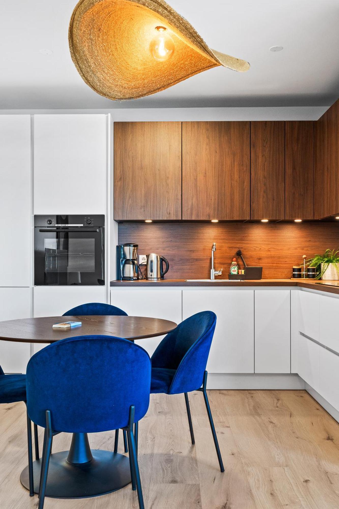 Apartment New Near Smaralind Mall With Private Parking