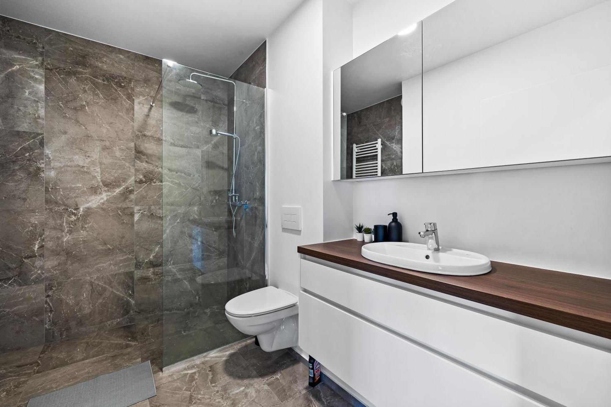 Apartment New Near Smaralind Mall With Private Parking Reykjavik