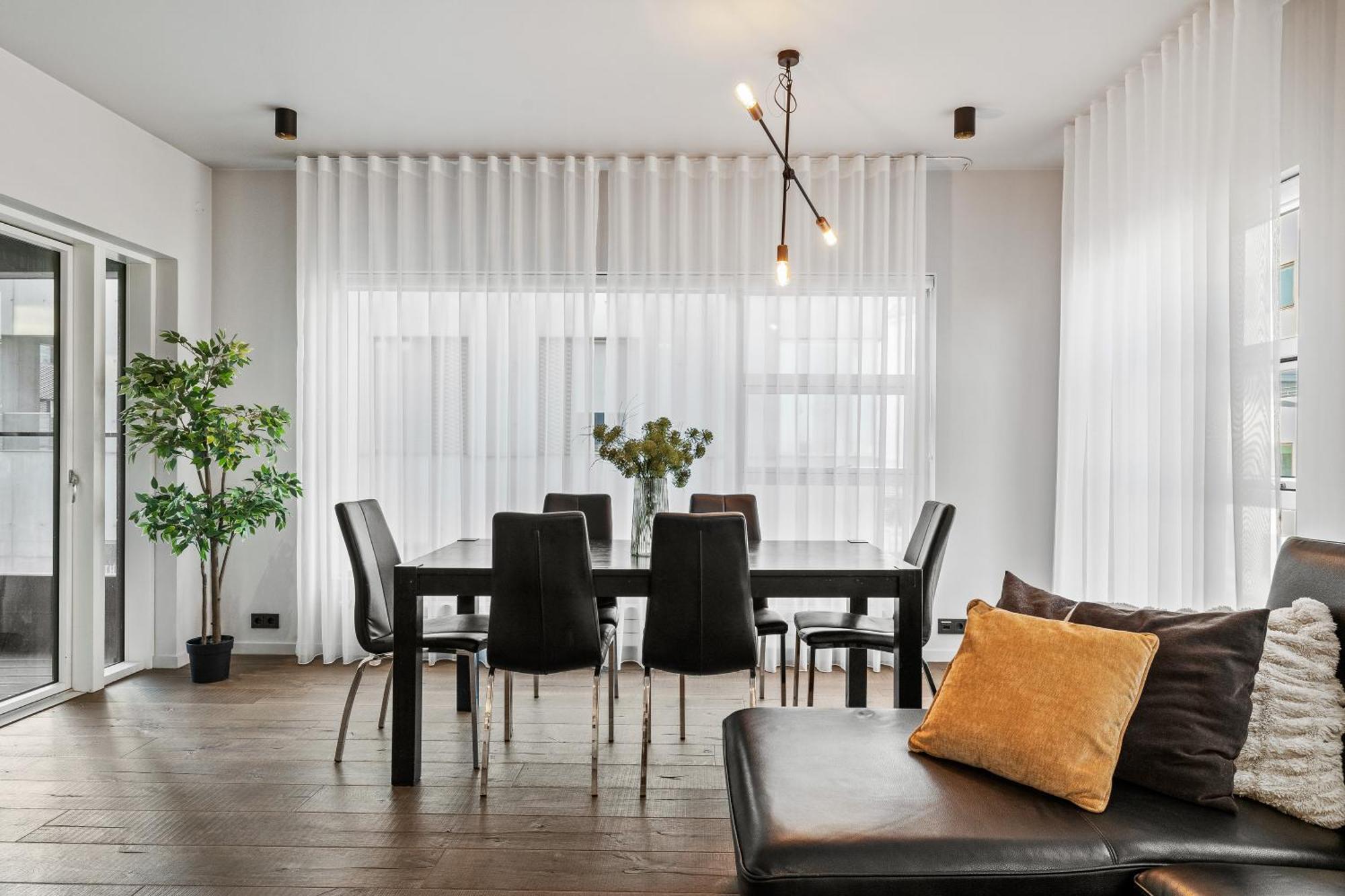 Vibrant Hafnatorg I Spacious With Expansive Garage Apartment