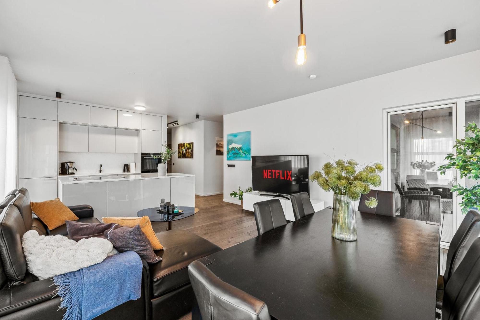 Apartment Vibrant Hafnatorg I Spacious With Expansive Garage *