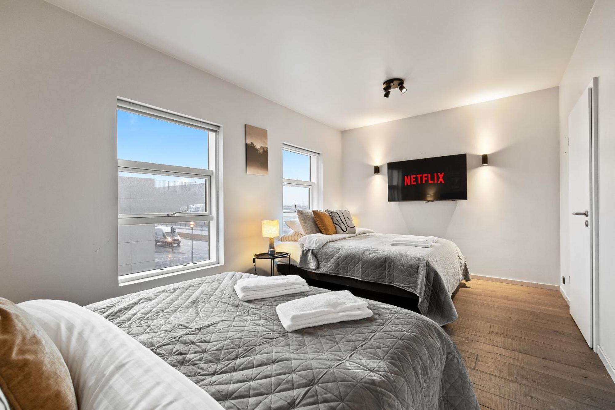Vibrant Hafnatorg I Spacious With Expansive Garage Apartment Reykjavik