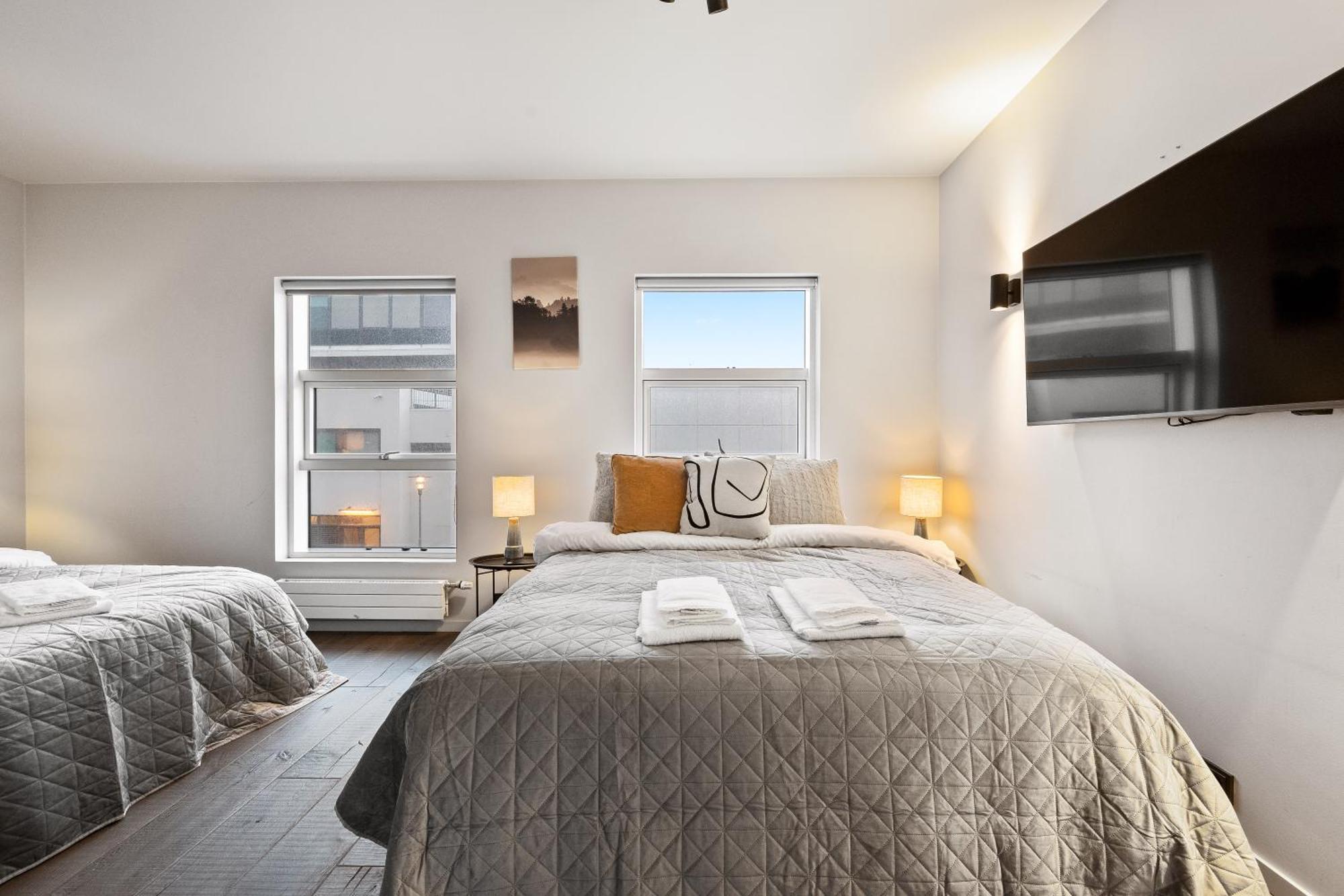 Vibrant Hafnatorg I Spacious With Expansive Garage Apartment Reykjavik