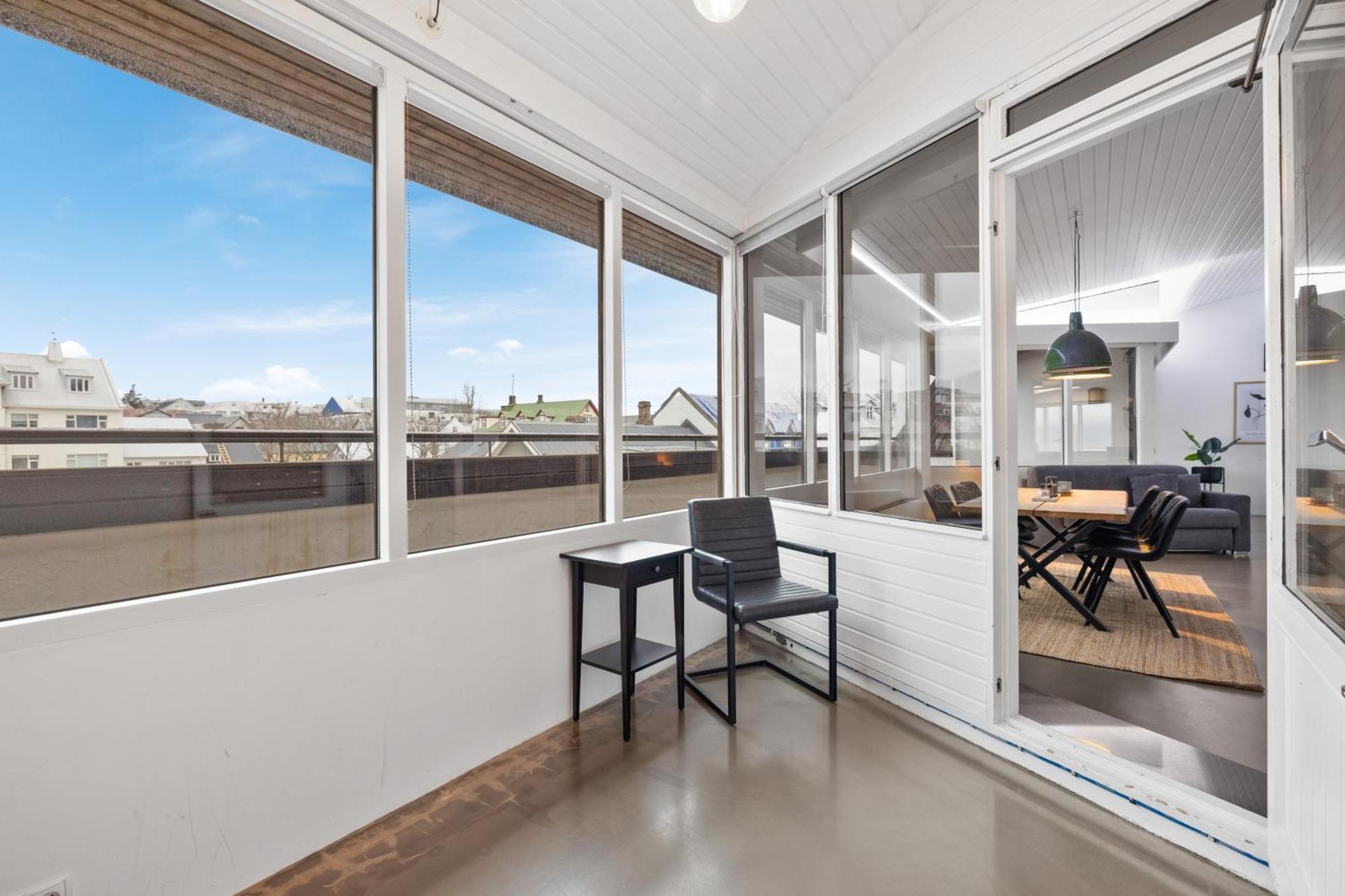 Penthouse On The Shopping Street-free Parking * Reykjavik
