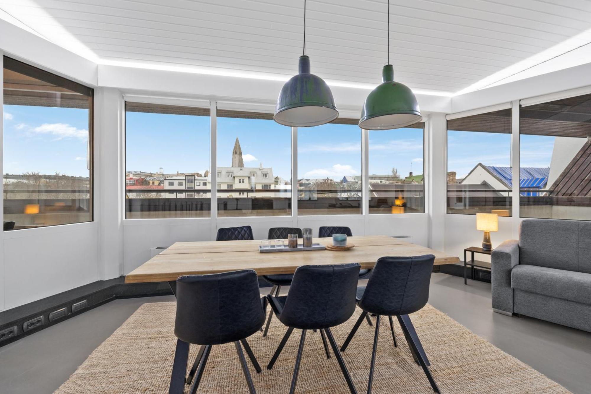 Penthouse On The Shopping Street-free Parking *