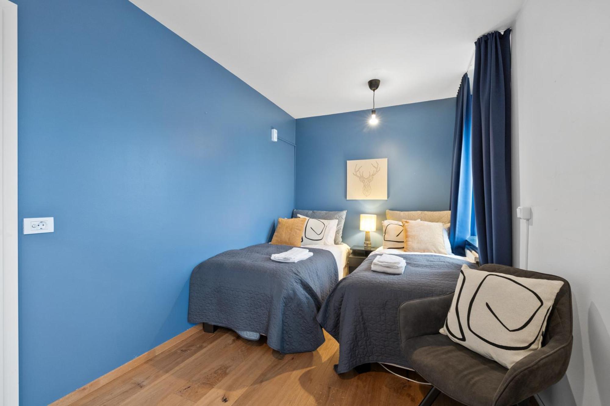 Penthouse On The Shopping Street-free Parking Apartment *