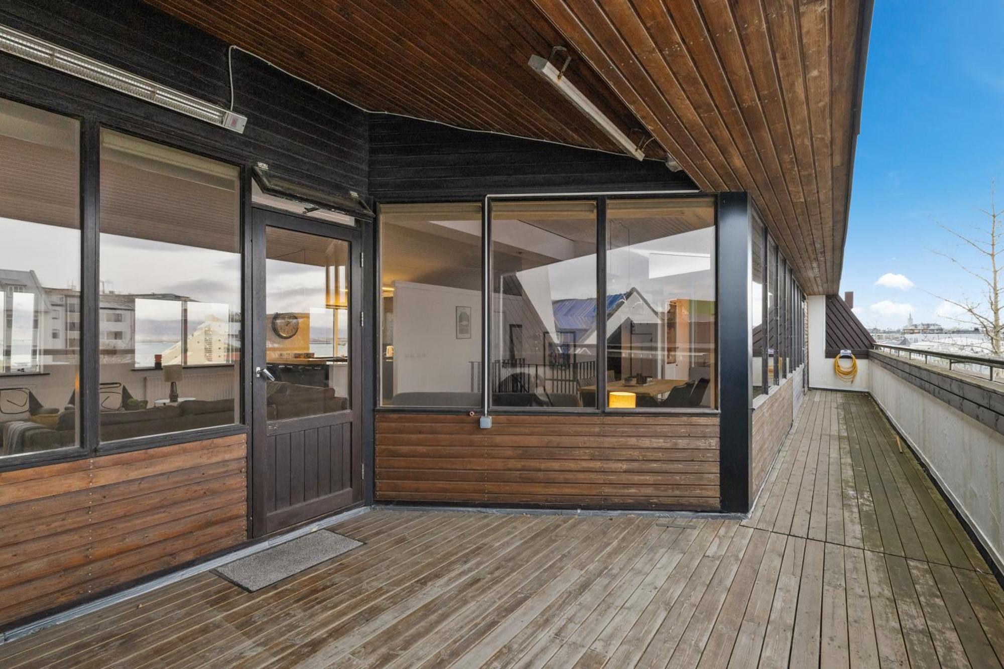 Penthouse On The Shopping Street-free Parking Apartment *