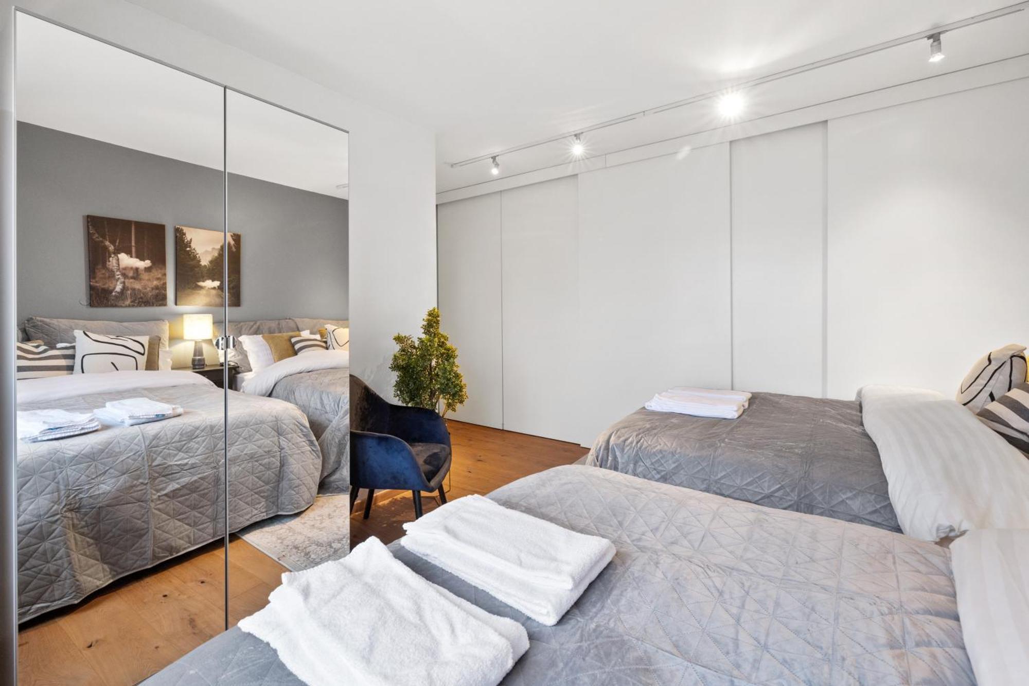 Penthouse On The Shopping Street-free Parking * Reykjavik
