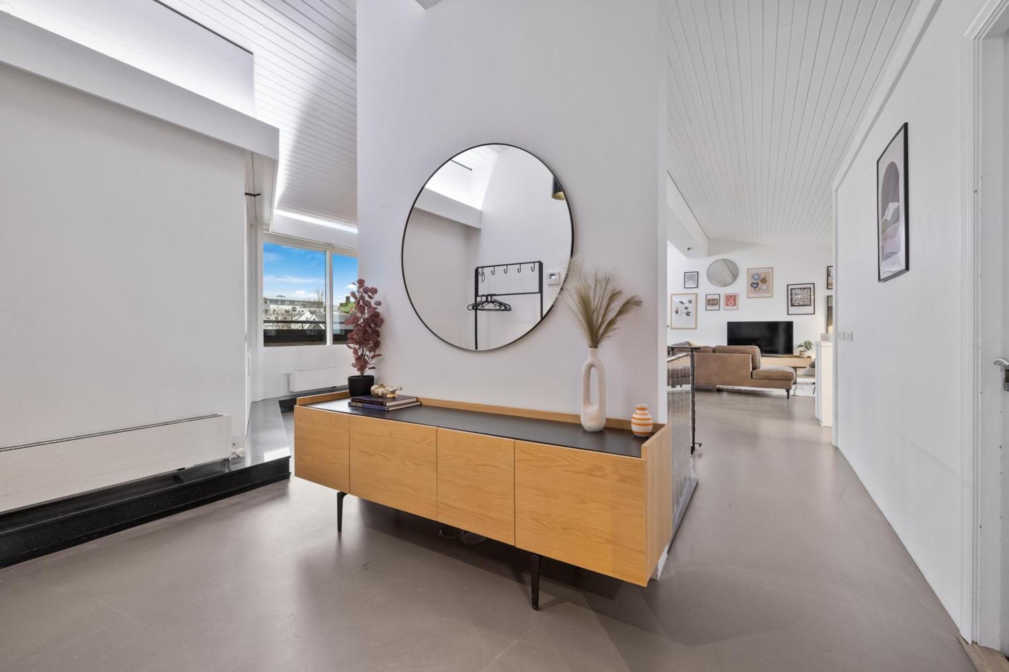 Penthouse On The Shopping Street-free Parking