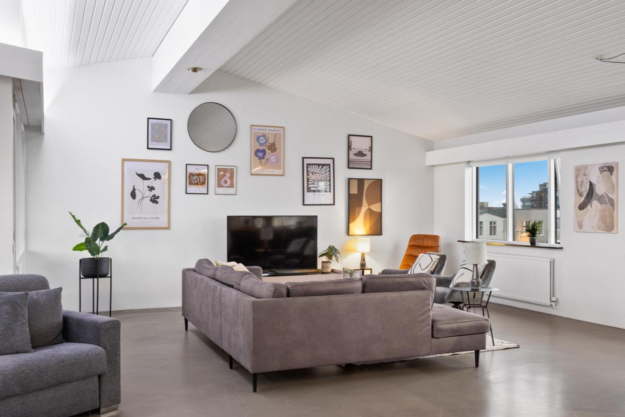 Penthouse On The Shopping Street-free Parking Apartment *