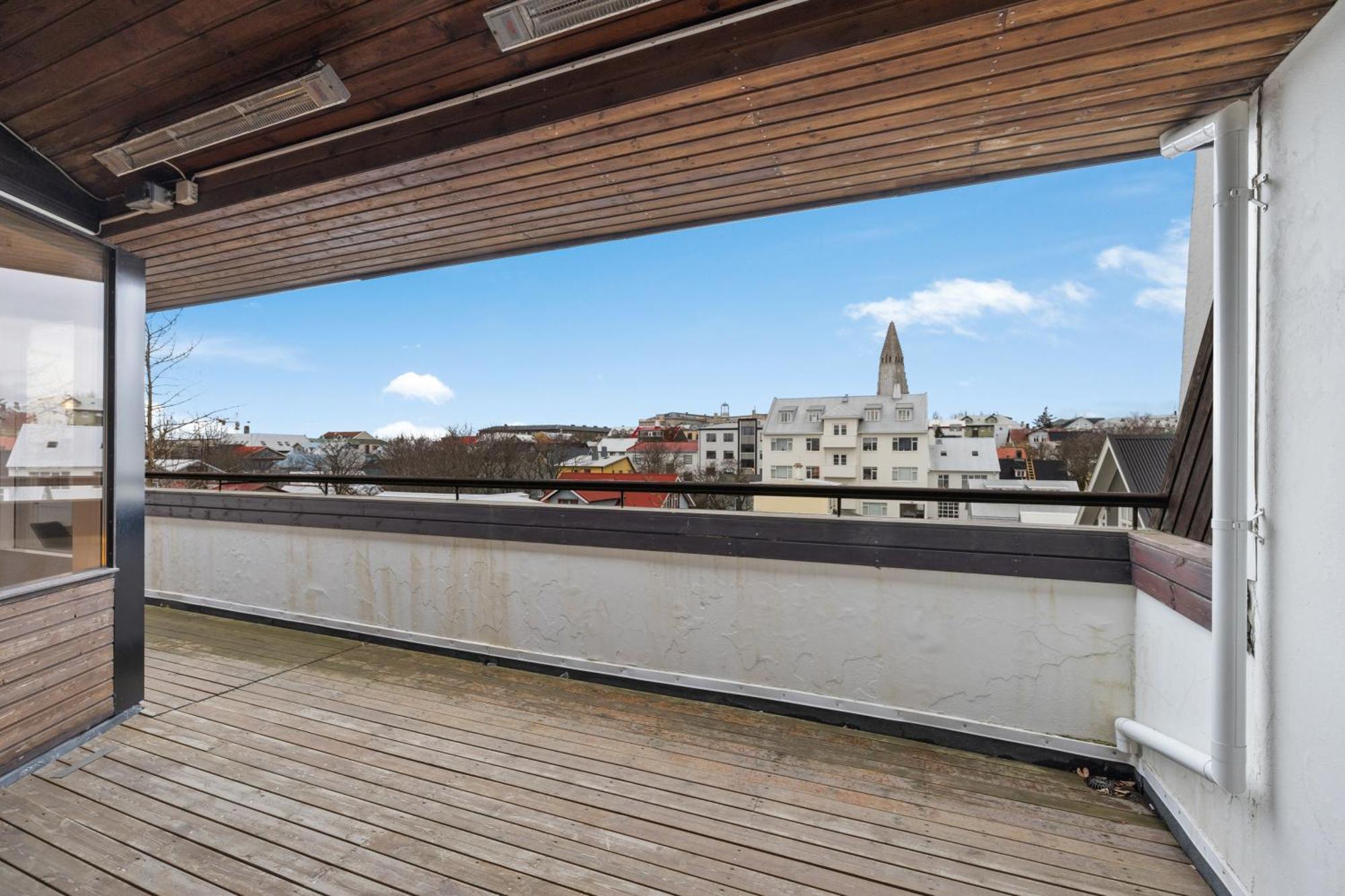 Penthouse On The Shopping Street-free Parking Apartment *