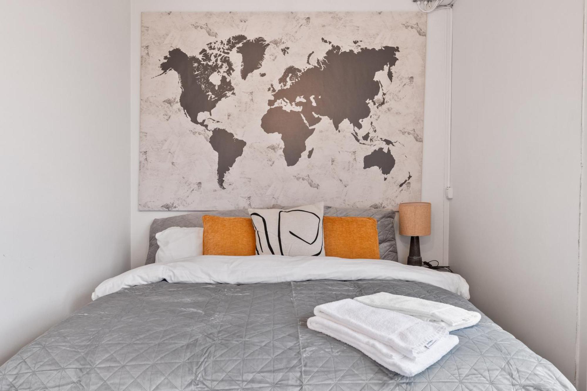 Penthouse On The Shopping Street-free Parking * Reykjavik