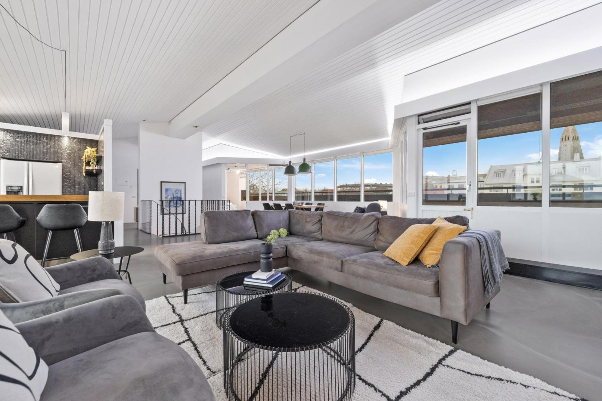 Penthouse On The Shopping Street-free Parking Apartment *