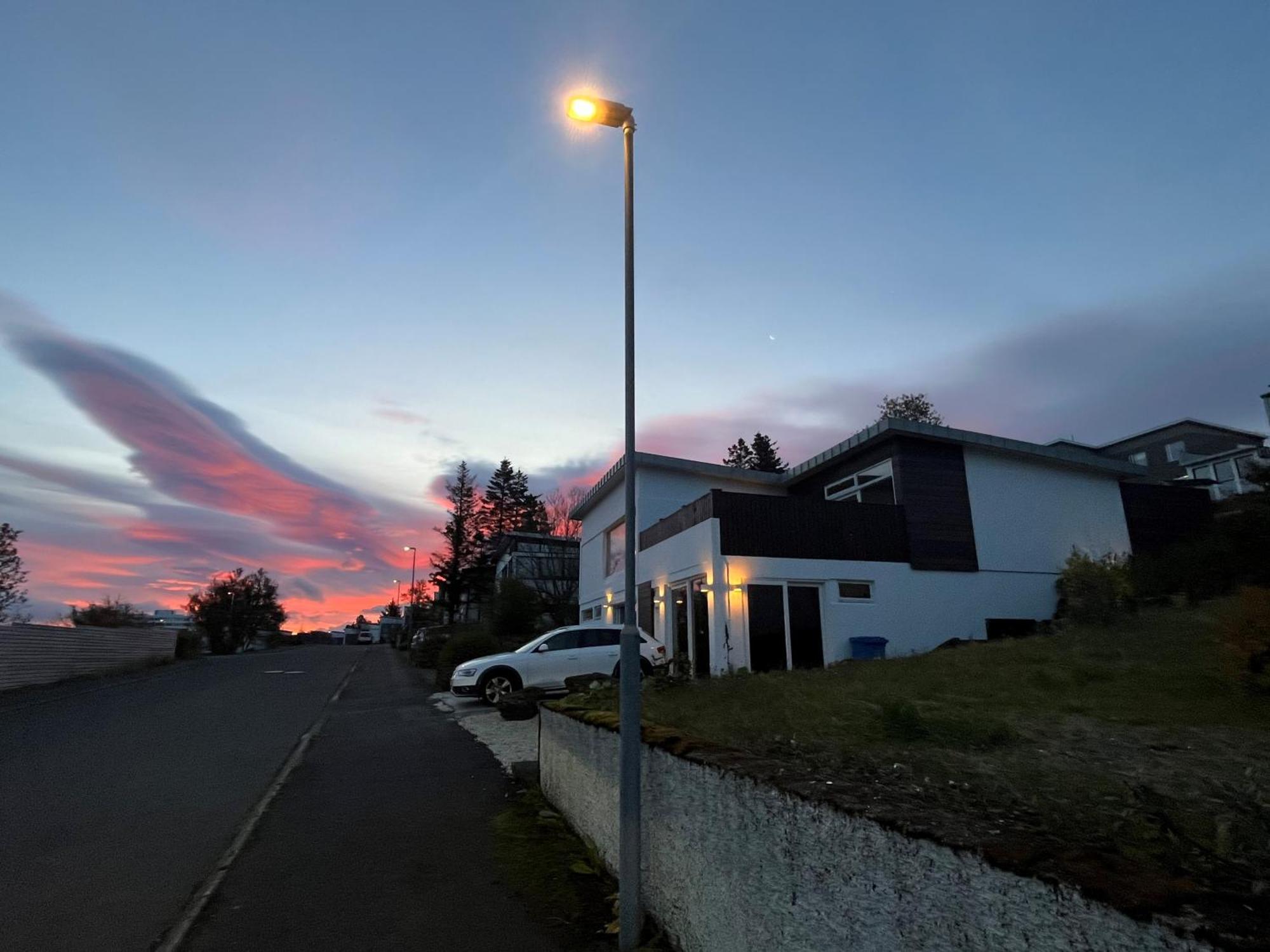 Iceland Sjf Villa, Hot Tub & Outdoor Sauna Amazing Mountains And View Over Reykjavik