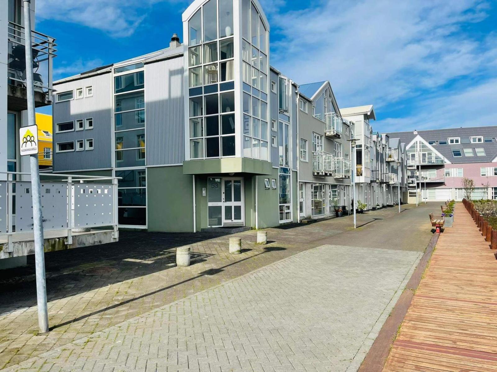 Apartment With Ocean View Reykjavik